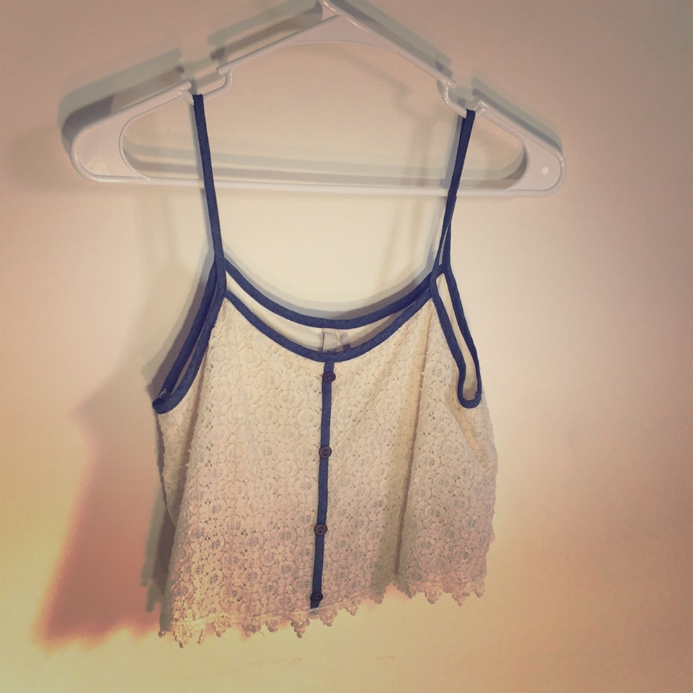 Lace and denim details crop top